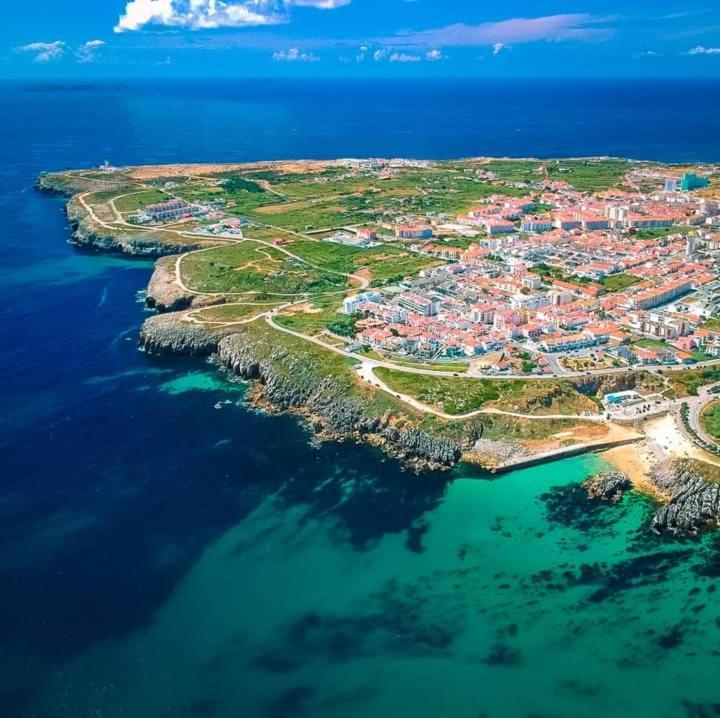 Savana House Peniche Hotell Exteriör bild